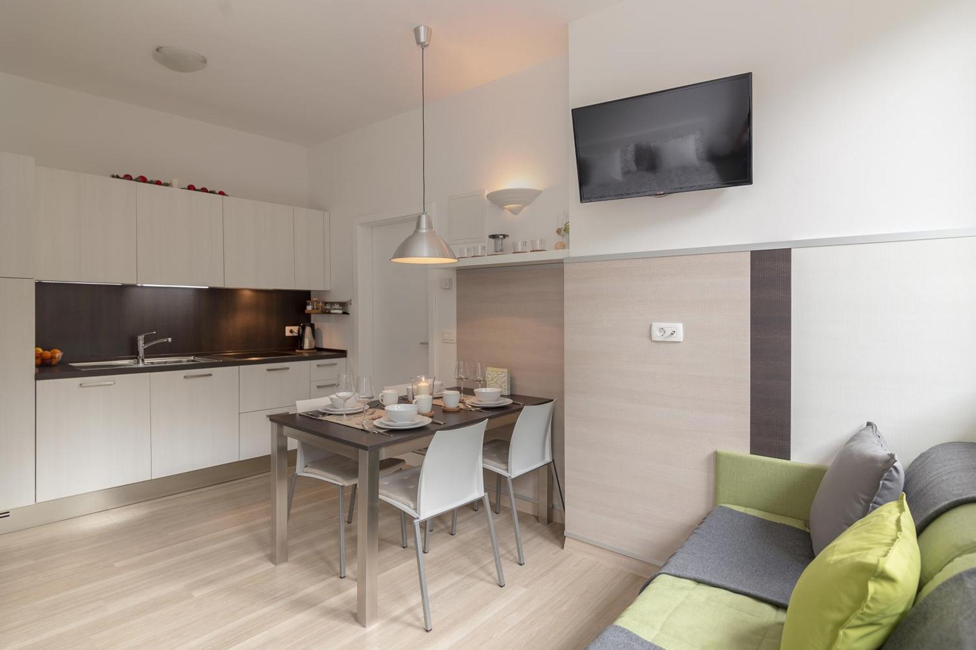 Apartments Smreka ครานสกา โกรา ภายนอก รูปภาพ